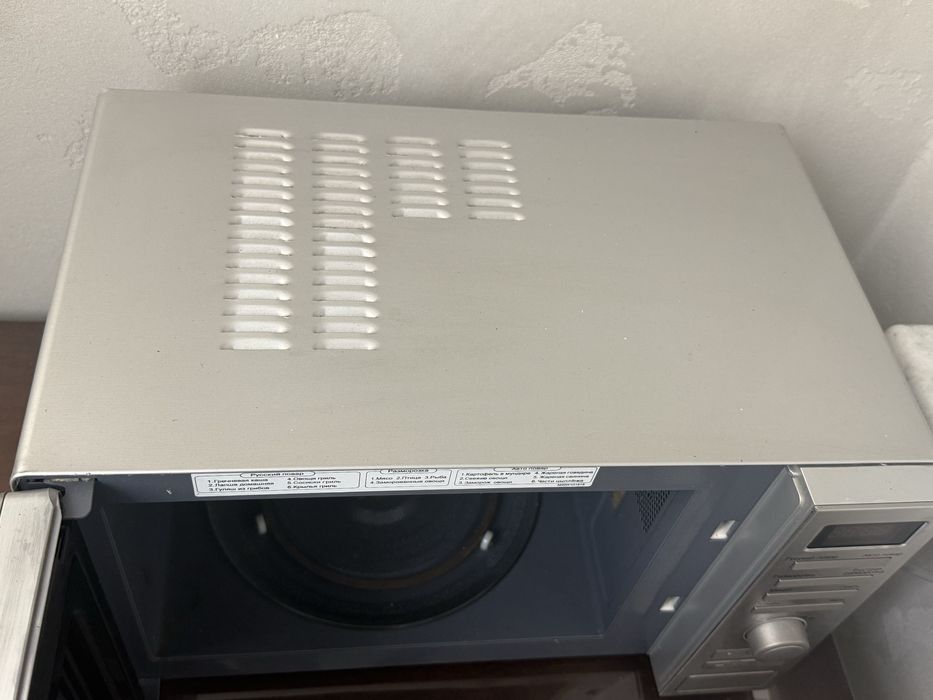 Мікрохвильова піч LG з грилем