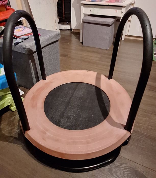 Trampolina pokojowa dla dziecka