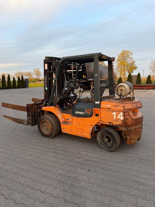 Wózek widłowy Toyota 7FGJ30 LPG