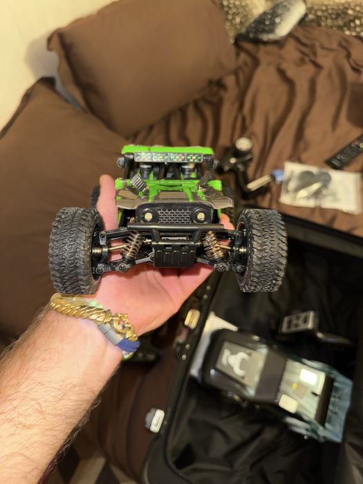 Машинка на радиоуправлении 4WD 40км