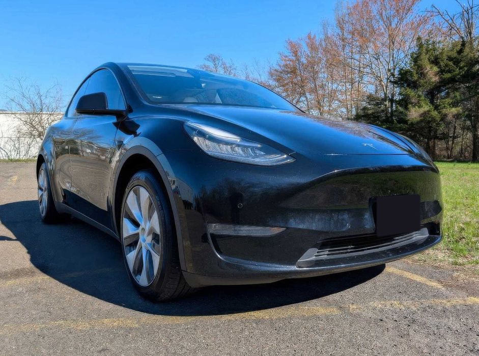 Tesla Model Y      2021
