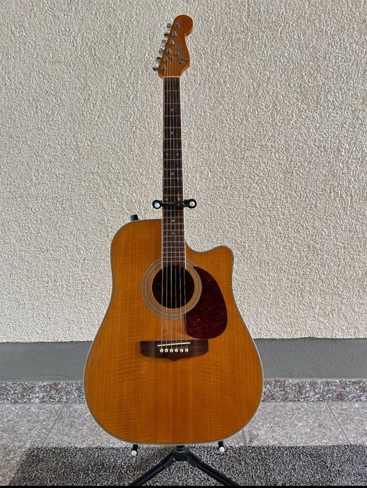 Gitara Fender la brea elektroakustyczna