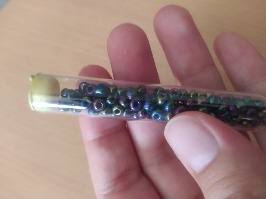 Tubo de missangas multicores