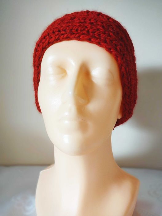 Czerwona opaska na głowę