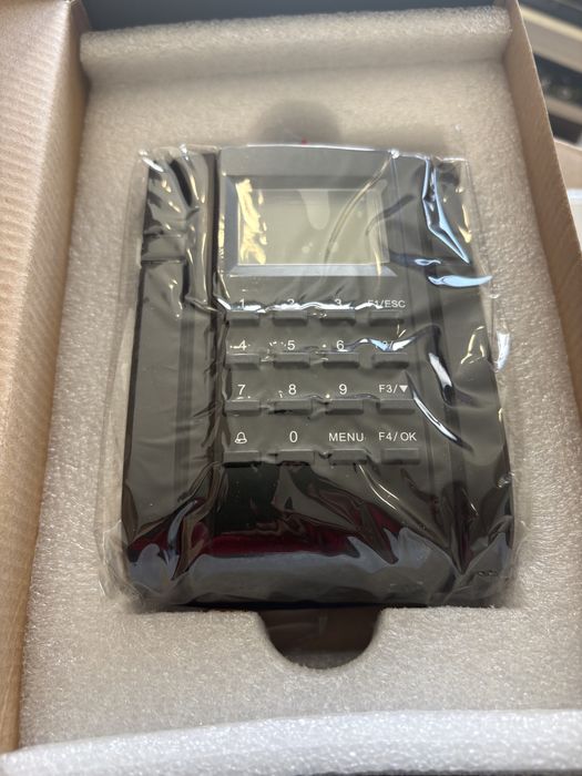 terminal de controlo de acessos e assiduidade por cartão RFID ZKTeco SC203.