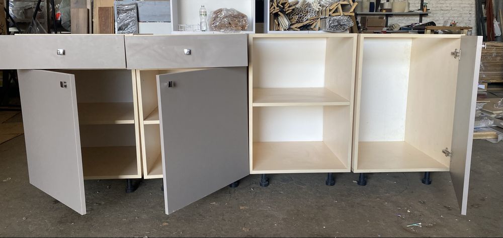 Кухонний гарнітур. Довжина 2.25 м. Верхня та нижня секціі.