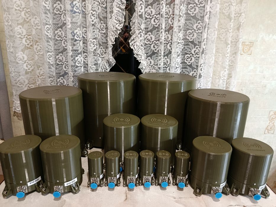 Антени квадрофілярні для РЕБ, купольні  300-3300 MHz