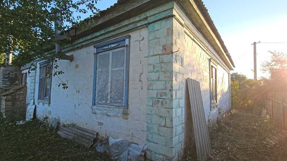 Є будинок, стіни дах, комунікації – зроби ремонт і можна жить.