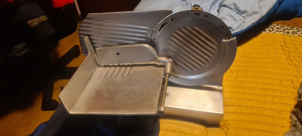 Tenho para venda uma fiambreira em bom es5ado para venda urgente