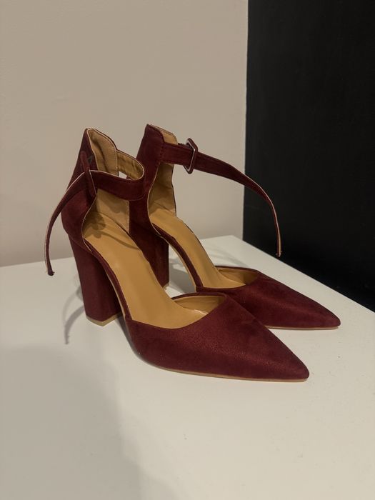 Eleganckie Zamszowe Szpilki/Czółenka Burgandy