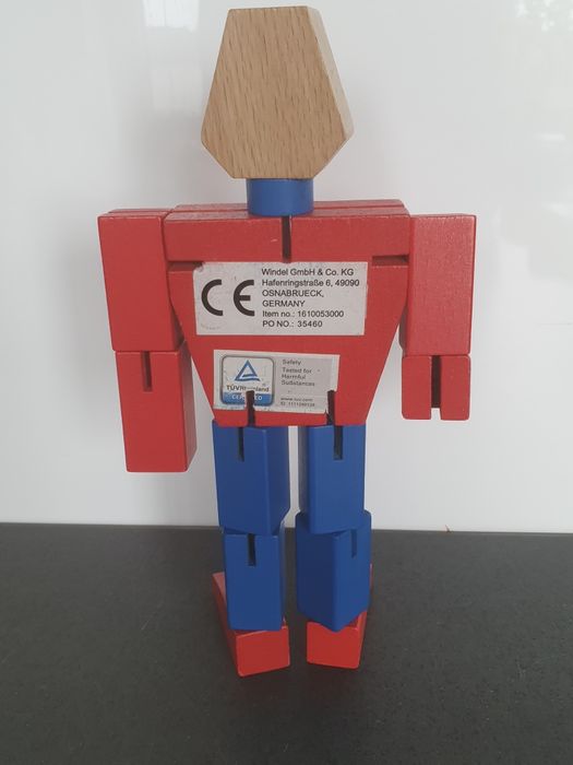Robot dla dzieci , wykonany z drewna