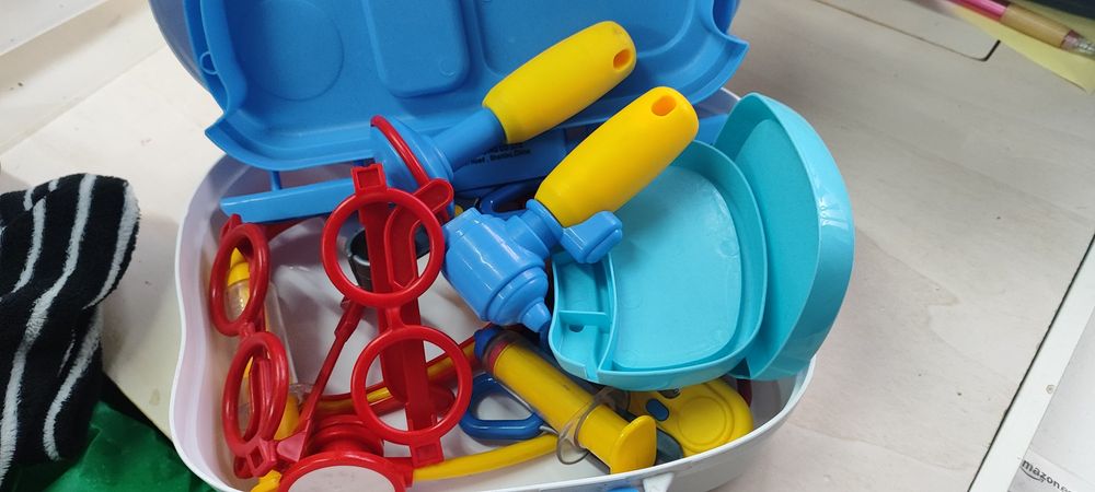 Mala c  rodas e  acessórios de médico