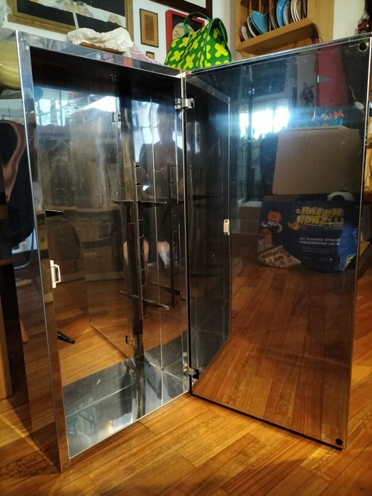 Armários em inox para casa de banho