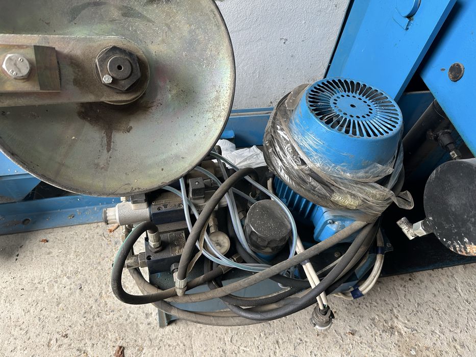 Новий автоматичний шиномонтажний станок для вантажних авто