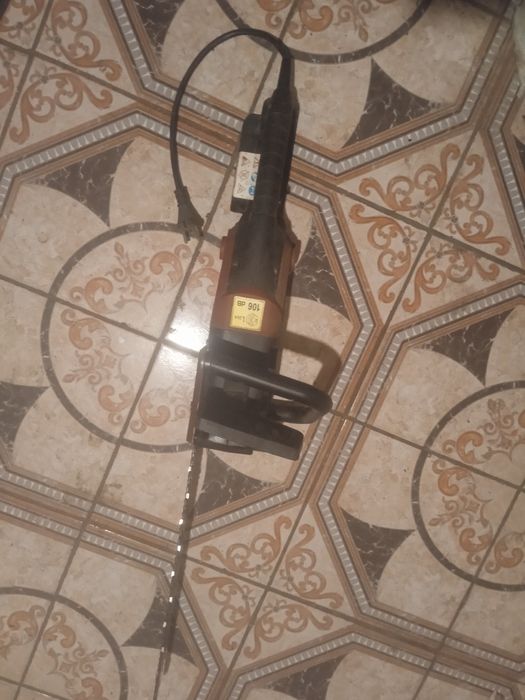 Продаю электропилу