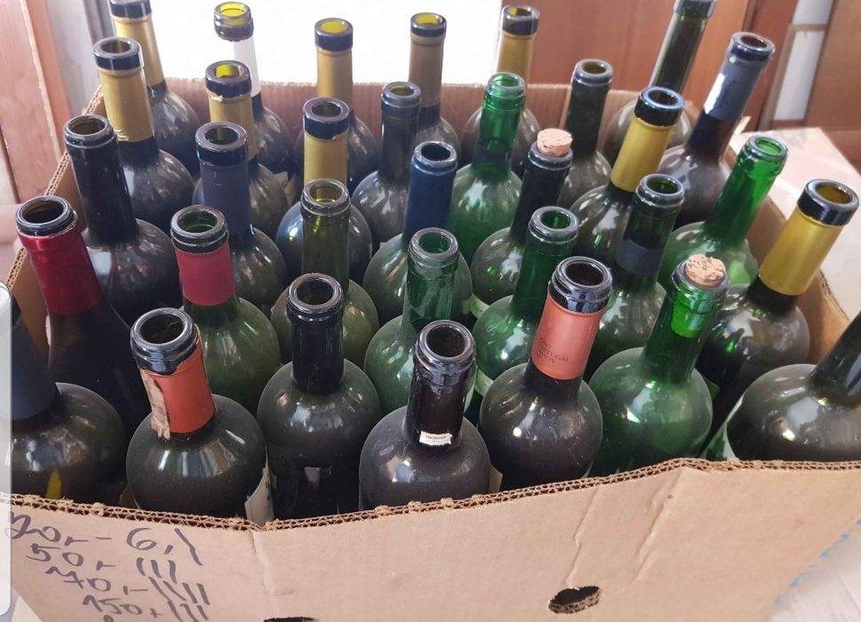 Butelki do wina różnego rodzaju