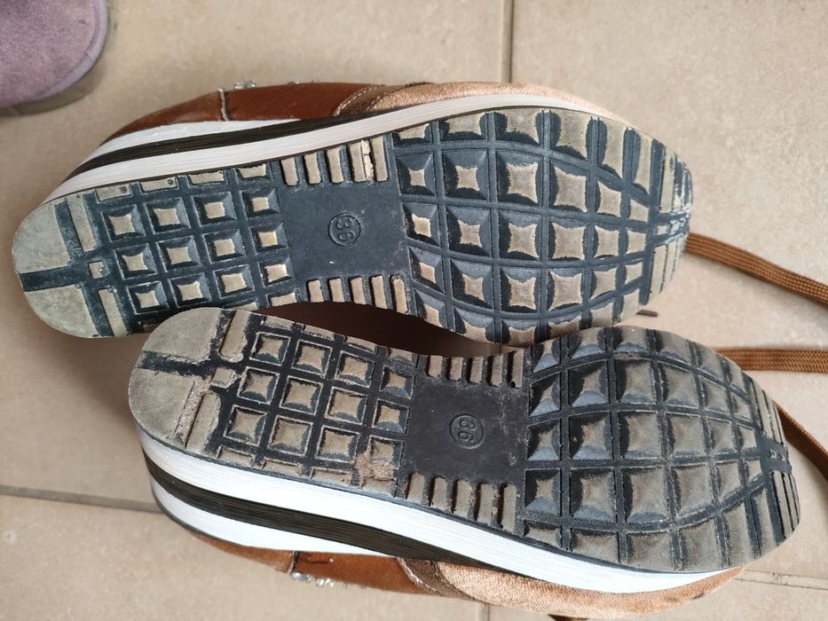 Sapatilhas com cunha