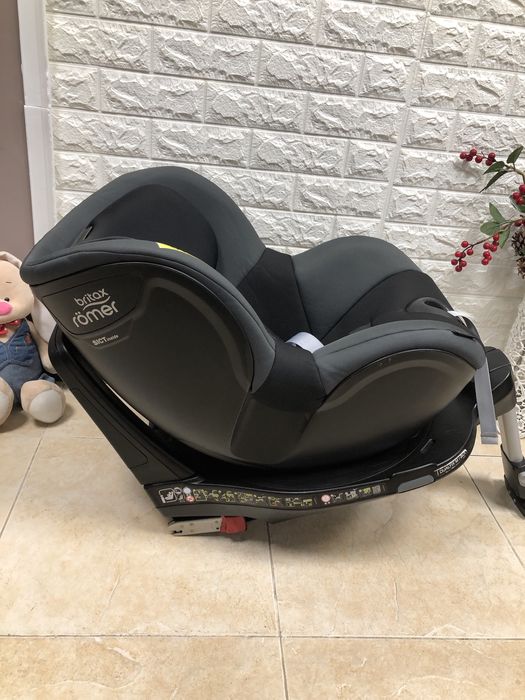 Автокрісло Britax Römer DUALFIX M i-SIZE Група 0+/1 (0-18 кг) 360