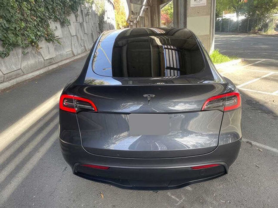 Tesla Model Y Long Range      2023
