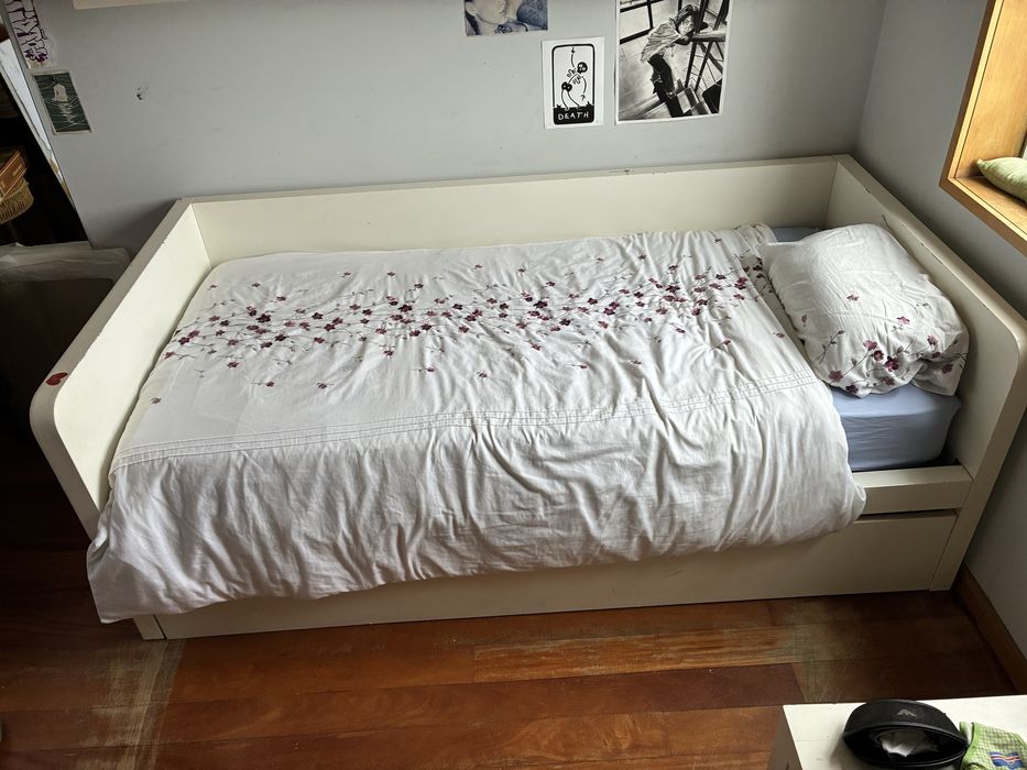 Cama de solteiro com colchão