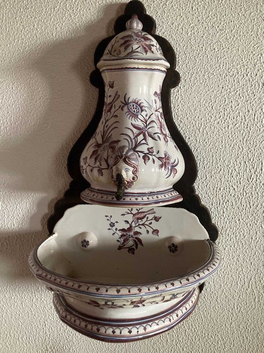 Louça -linda fonte em louça antiga