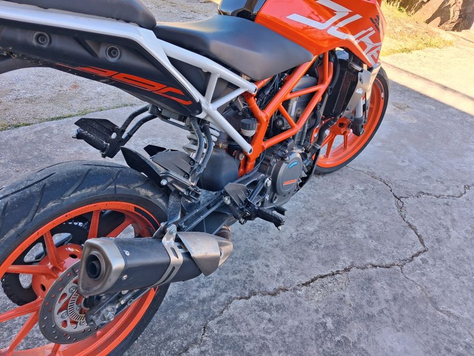 Vendo KTM 390 Duke, comprada nova na Suíça em 2019.