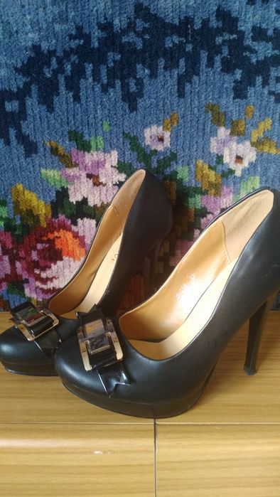 Туфли -37  Girnaive