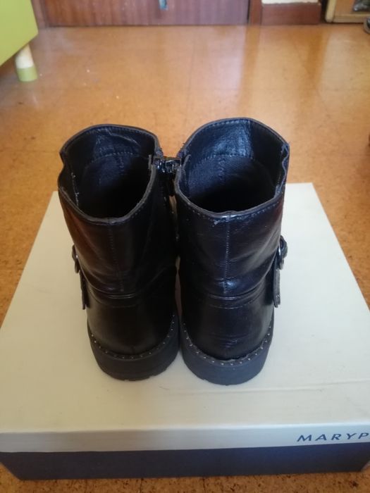 Botas menina tamanho 32 em excelente estado. Muito pouco usadas.Pretas
