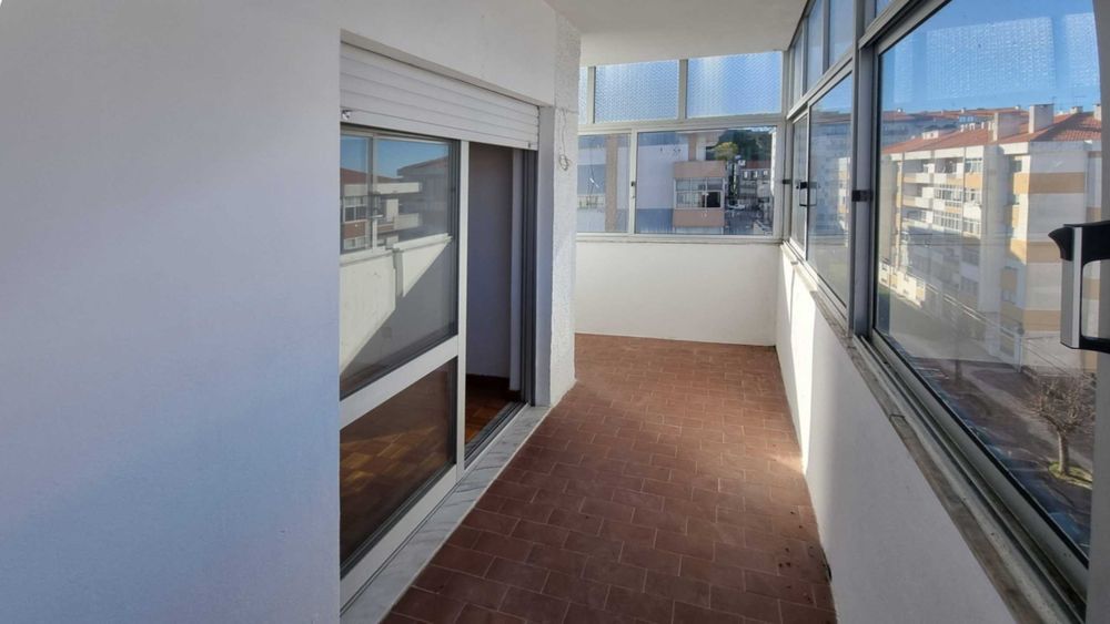 Arrenda-se T2  no centro da Guarda  com garagem e elevador