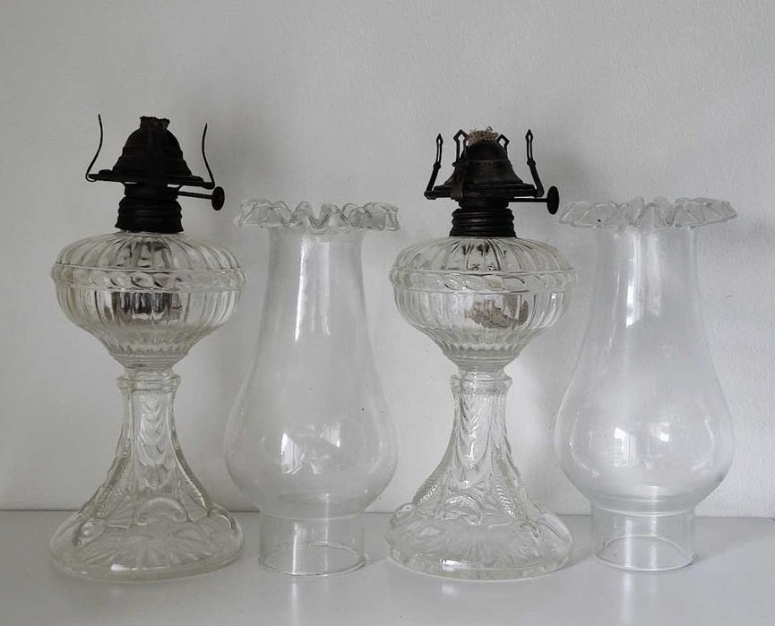 Candeeiro a petróleo com chaminé de vidro soprado