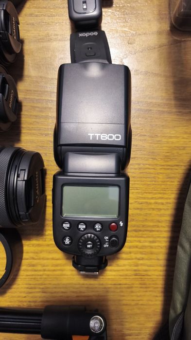 Camera Mirrorless fullframe Canon EOS RP + RF16mm + RF 24-105 + RF 50mm  + Iluminação, speedlight, baterias. Kit Completo