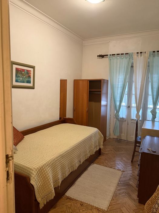 Quarto para alugar a estudante