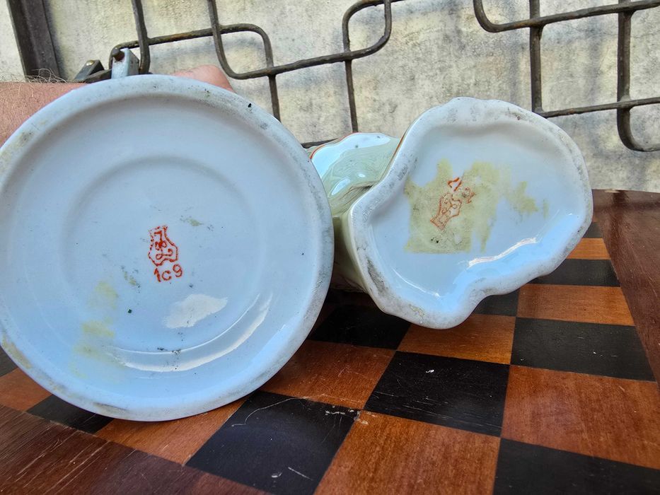 Stare ceramiczne karafki figurki para
