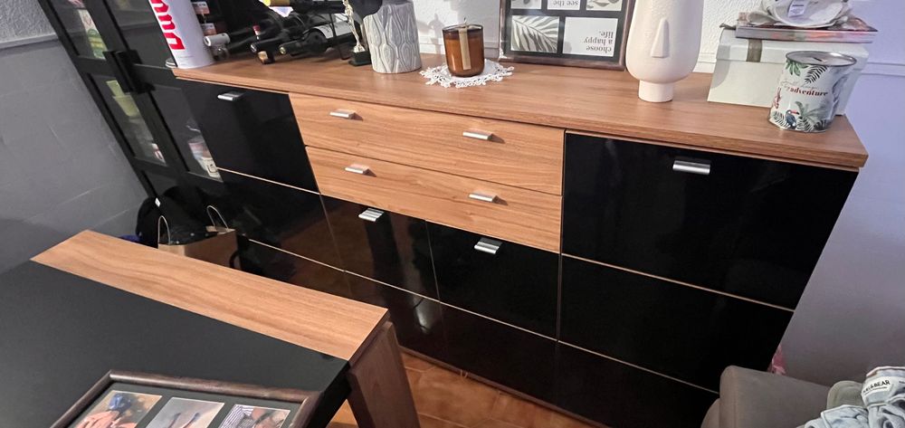 Vendo Mesa de jantar e movel