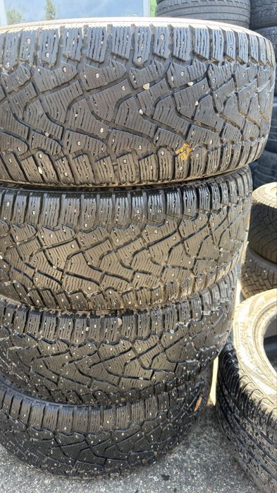 265/65/17 Pirelli Ice zero