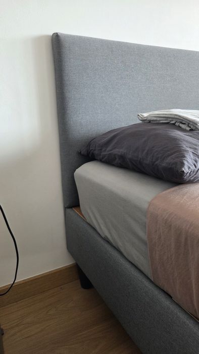 Cama de Casal Estofada IKEA 140x200 cm (Com Colchão e Sobrecolchão)