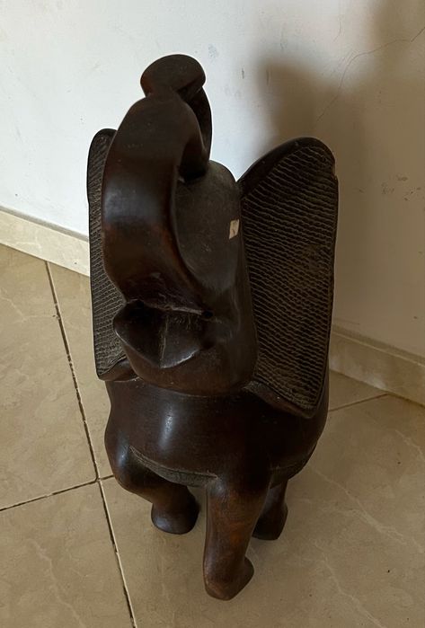 Figuras em madeira