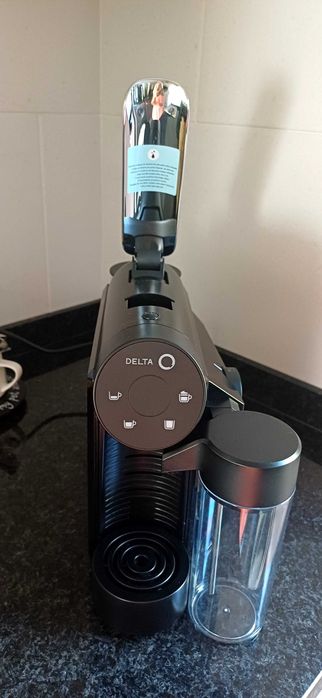 Vendo máquina de café delta q mini milk qool com apenas 3 meses de utilização com garantia