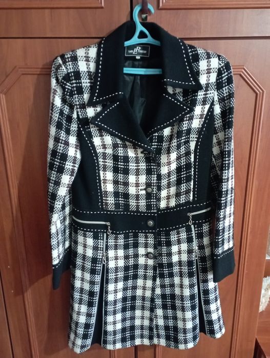 Продам пальто весняне