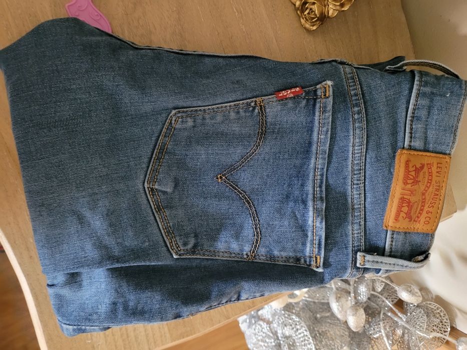 Damskie spodnie Levis