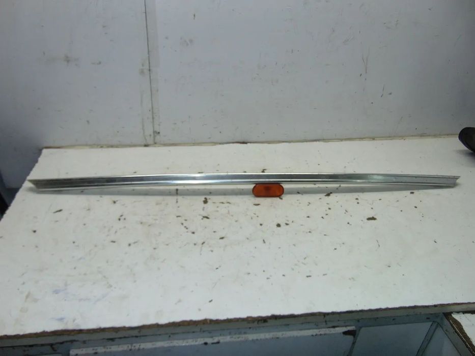 BMW 1602/2002 1ª Serie friso mala " usado em bom estado