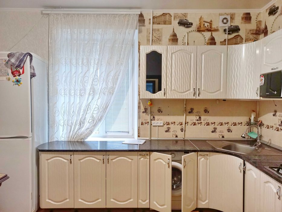 Продам 3х ком. кв.ру с гаражом в центре Чугуева