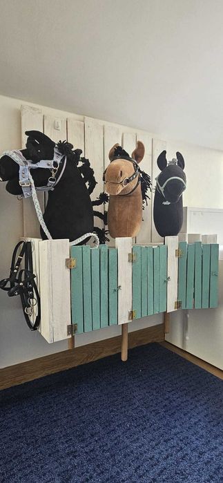 Hobby Horse ze stajnią i sprzętem