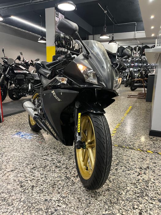 Yamaha YZF-R 125 em bom estado.  (Reservada)