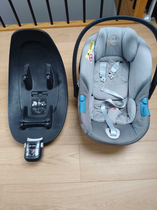 Fotelik Cybex Atom M razem z bazą