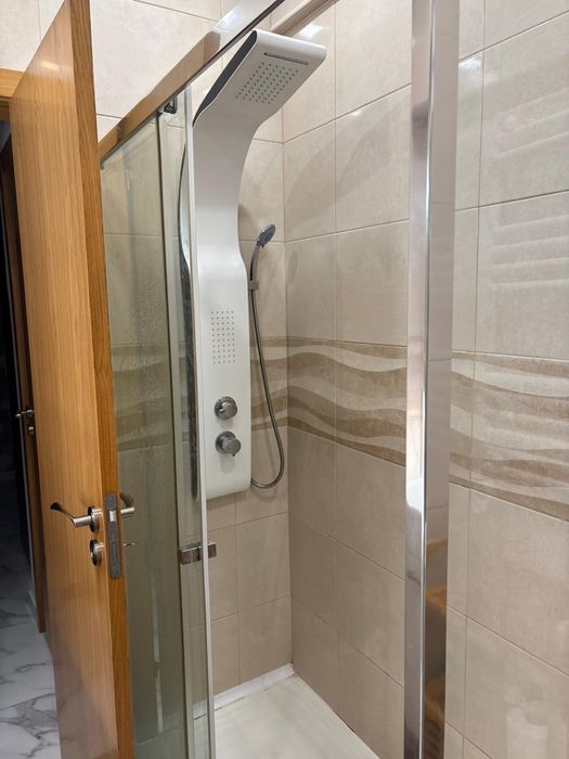 Quarto com Varanda — Reboleira, 5 min a pé da Estação