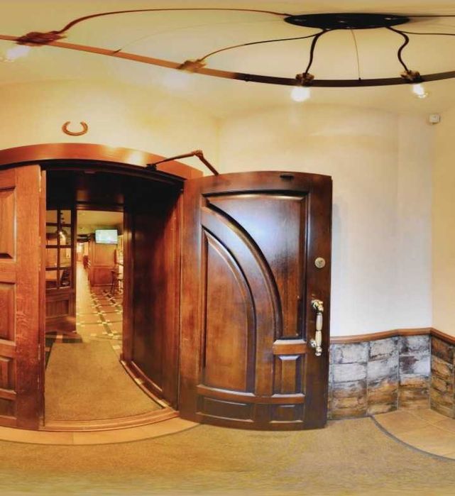 «Watson Pub» – справжній англійський паб у центрі міста.