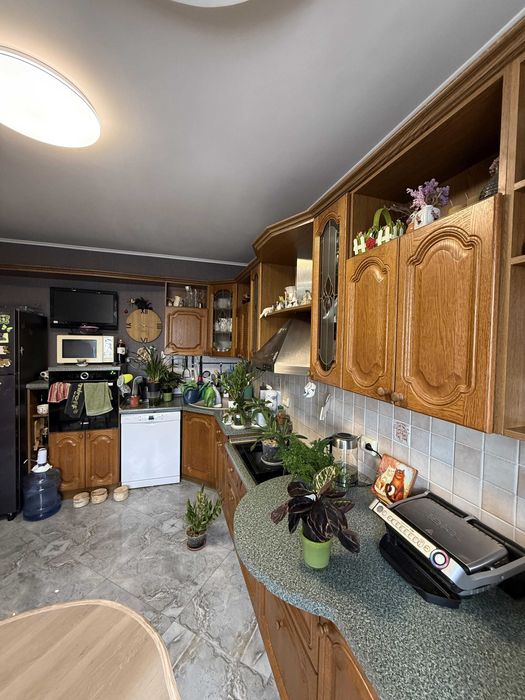 Продаж 4к квартири з євроремонтом та меблями Виноградар Порика 7А