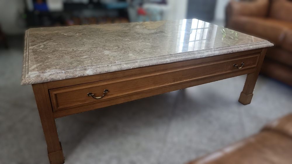 Mesa de centro madeira com tampo de mármore