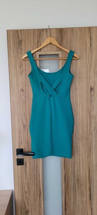 Zielona krótka sukienka rozciągliwa Pull&Bear, roz S